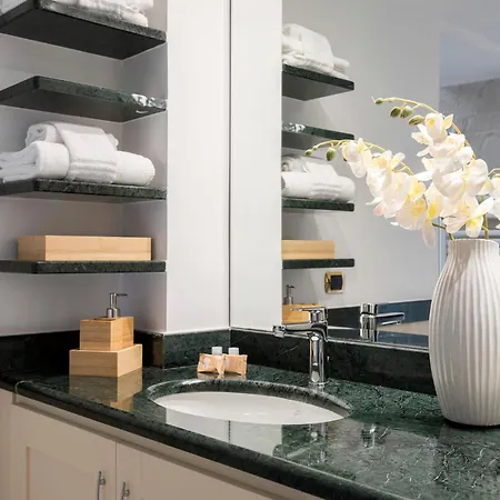 Montebello Style * Roma